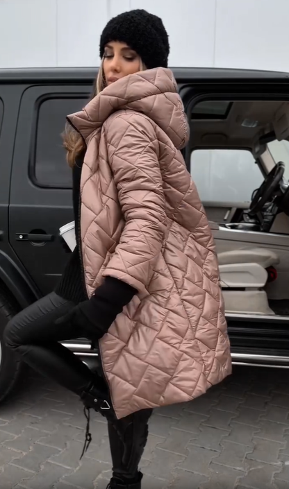 Bogna | Elegancka pikowana kurtka puchowa z kapturem