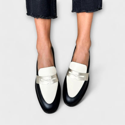 Valeria™ | Mocassins Noirs à Fini Métallique